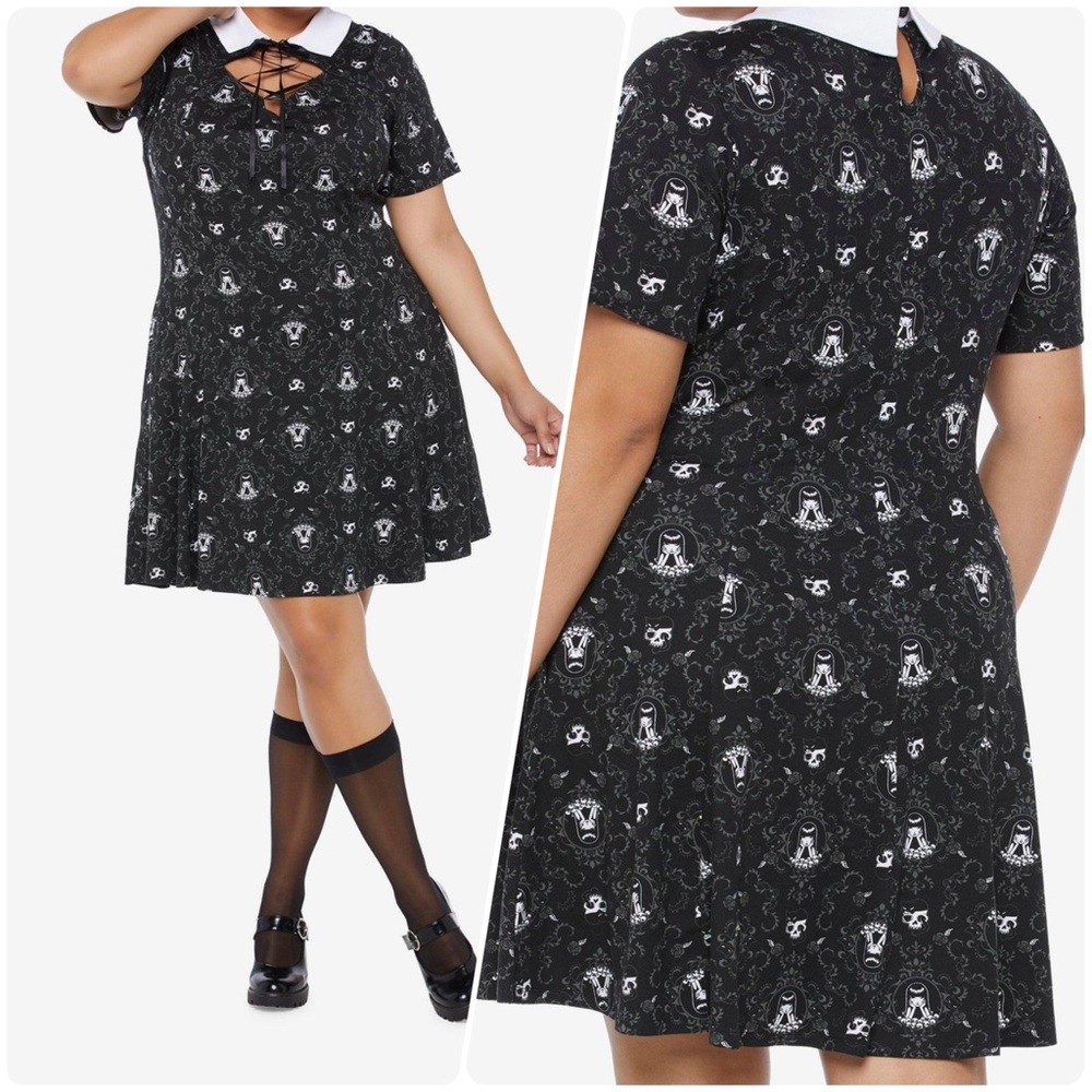 🆕 HOT TOPIC - Emily The Strange - Gothic Portrait Lace-Up Collar Dress - NWT